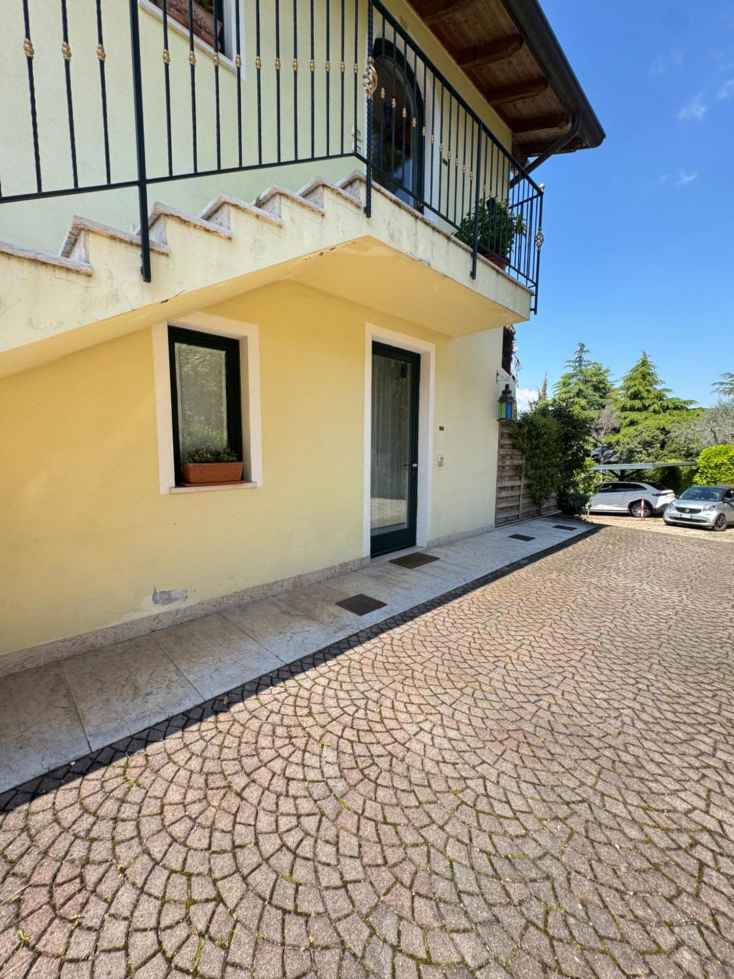 Appartamento La Perla Torri Del Benaco Exterior photo