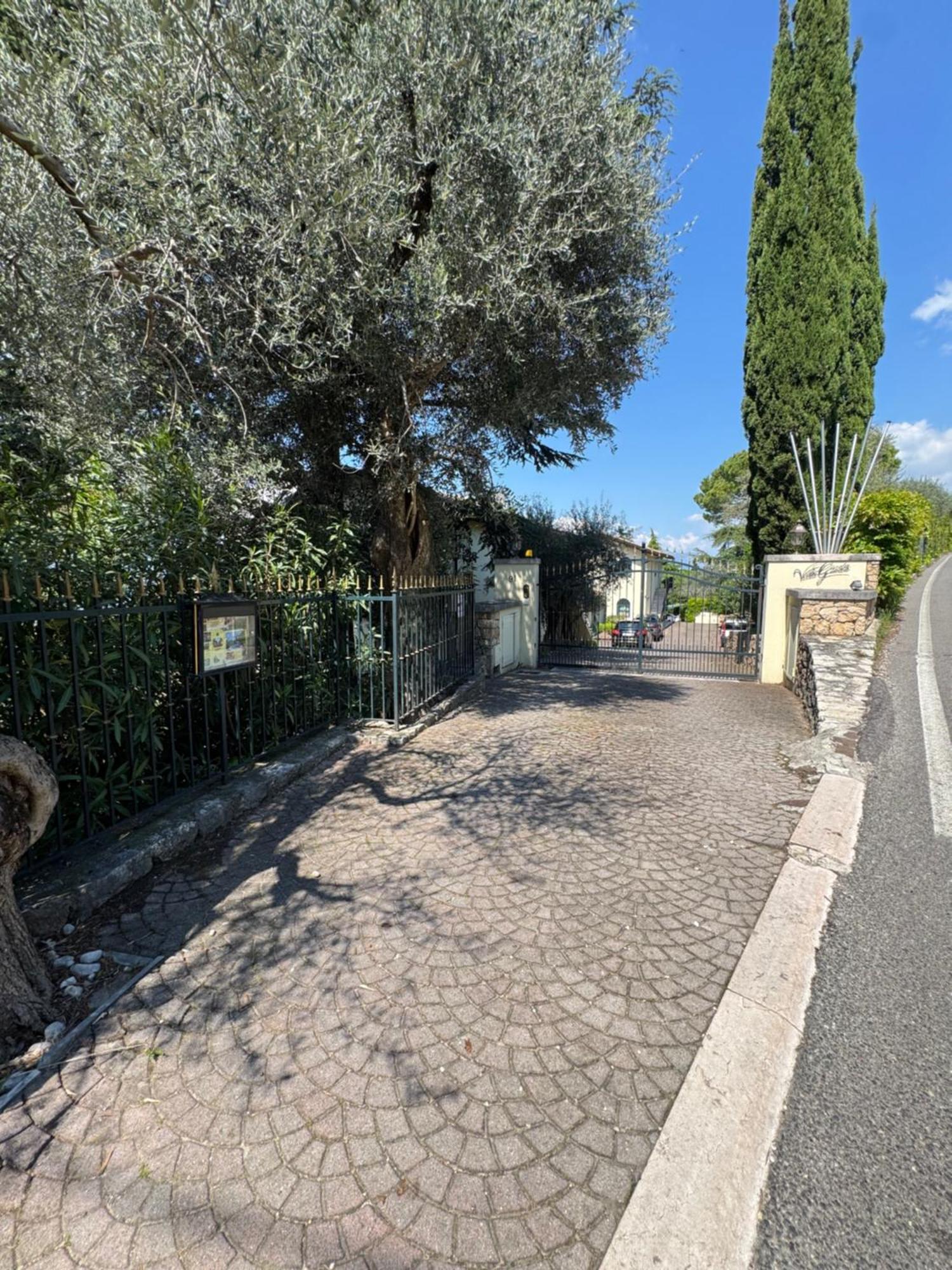 Appartamento La Perla Torri Del Benaco Exterior photo