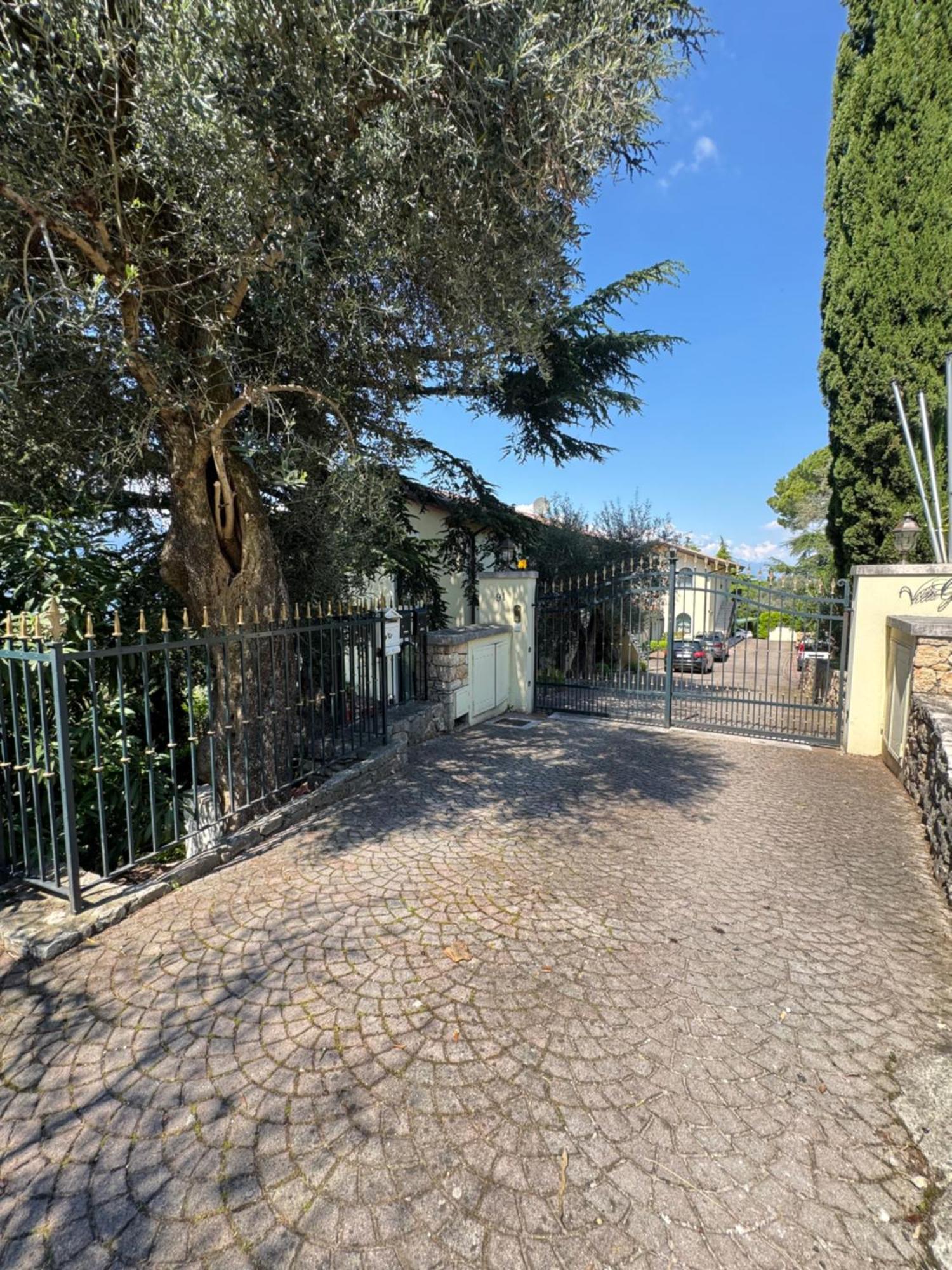 Appartamento La Perla Torri Del Benaco Exterior photo